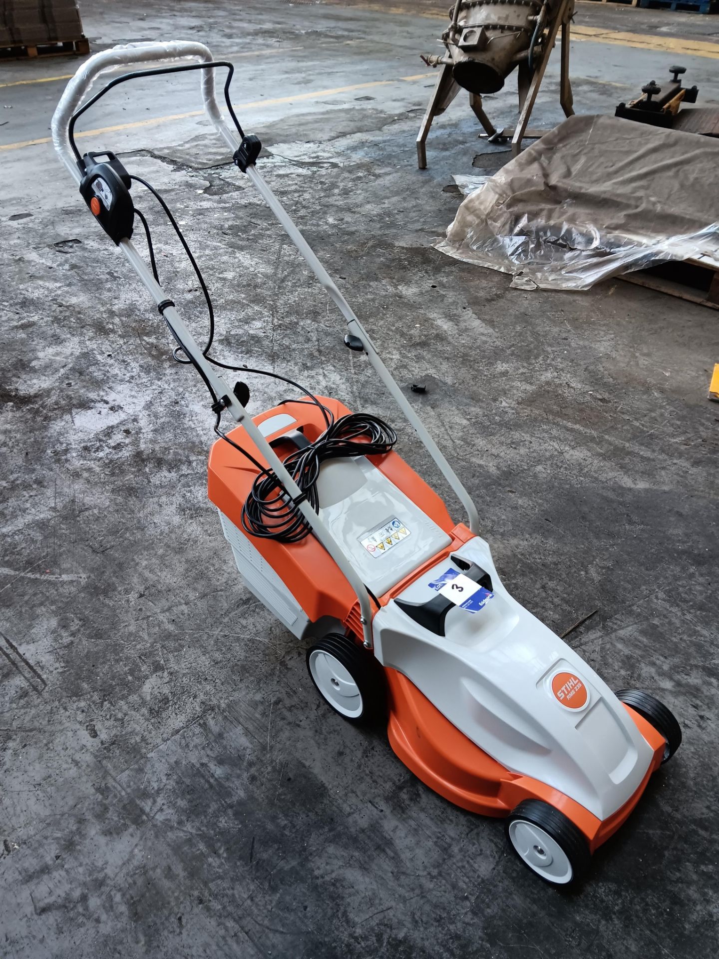 Stihl RME235 electric lawnmower (240v) - Image 4 of 5