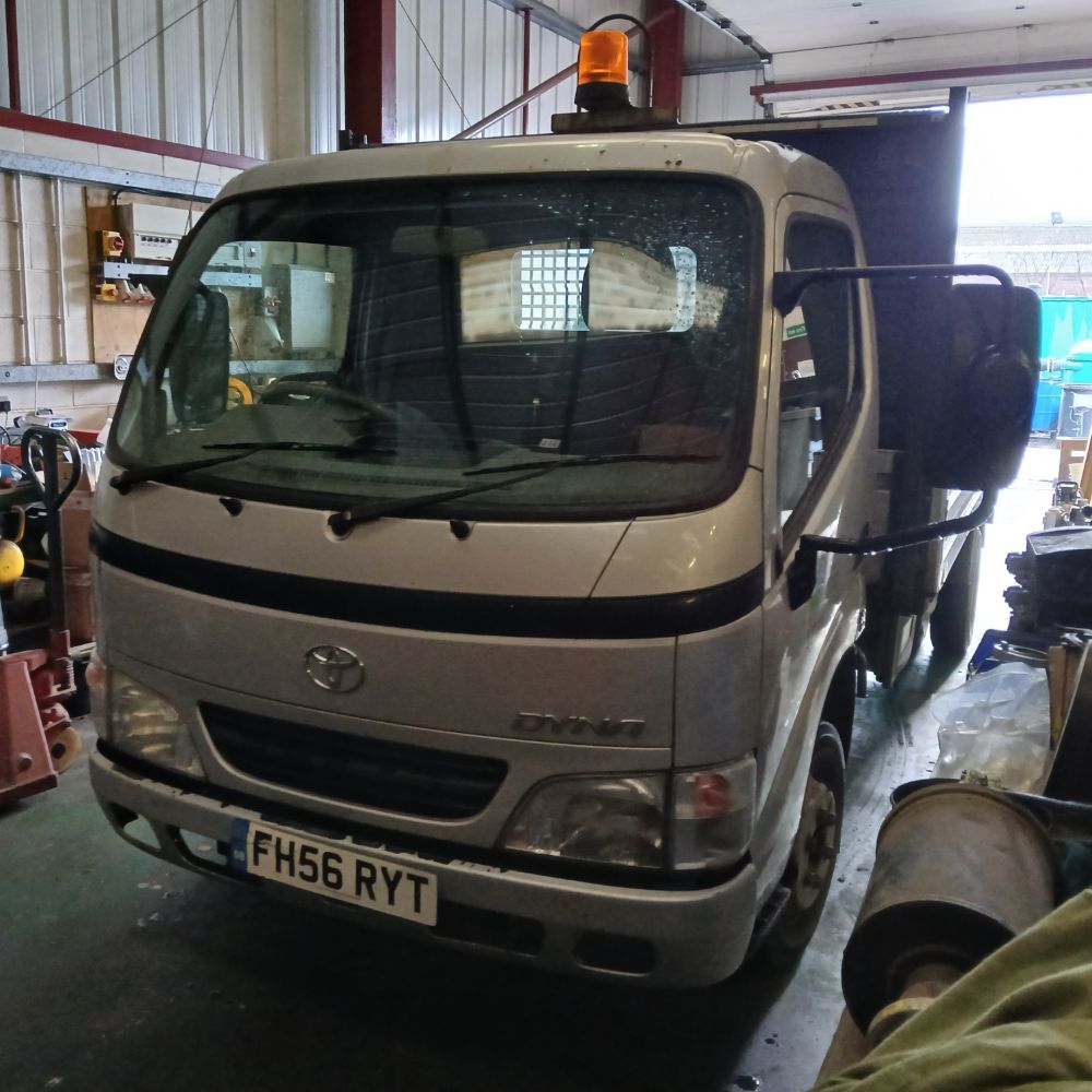 Short Notice Sale - Assets of a Land Remediation Company to include Lansing Linde L70 7 Ton Forklift (1990), Toyota Dyna Flatbed Truck etc.