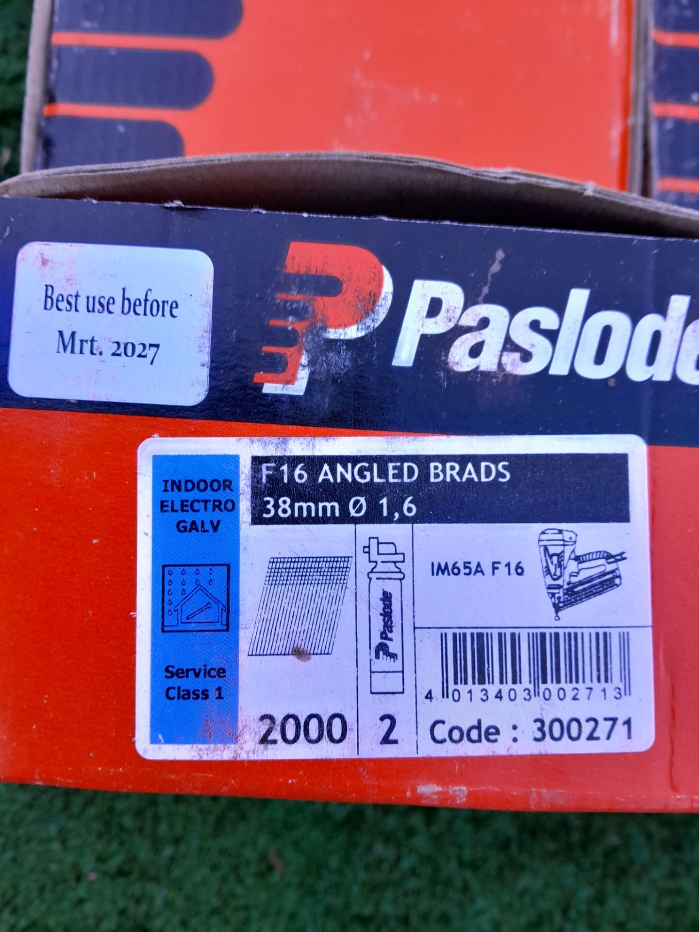 6 x boxes of Paslode F16 angled brads 38mm (2,000 nails and 2 fuel cells per box), code 300271 (Best - Image 2 of 2