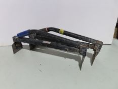 2x Brick clamping tongs