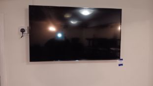 TCL 50RP62UK 50in Roku Smart 4K UHD LED TV and wall bracket (Purchaser responsible to remove from