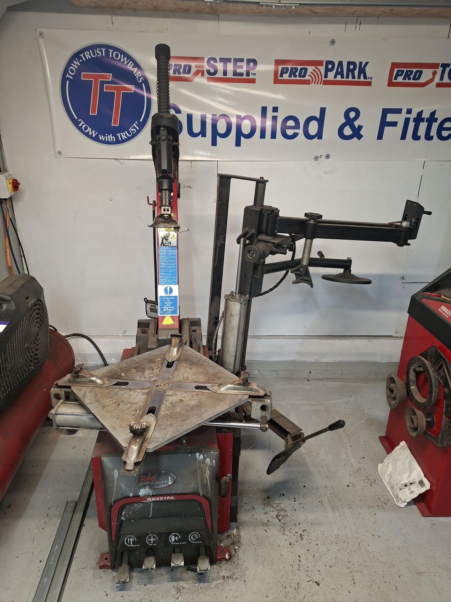 RedBack Model RB221PA Tyre Changer. Serial Number QT1891819. 240V