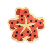 TIFFANY & CO, A VINTAGE CORAL, CARNELIAN AND ONYX ORCHID BROOCH in 18ct yellow gold, designed by