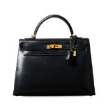 NO RESERVE - HERMÈS BLACK BOX CALF KELLY SELLIER 32 BAG  Condition grade B-.  Black Box Calf leather