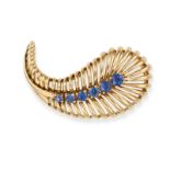 NO RESERVE - VAN CLEEF & ARPELS, A VINTAGE SAPPHIRE PAISLEY BROOCH, CIRCA 1950 in 14ct yellow gold,