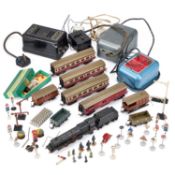 A COLLECTION OF VINTAGE ‘OO’ GAUGE MODEL RAILWAY ITEMS