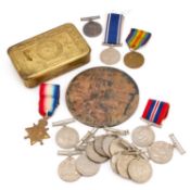 A COLLECTION OF MILITARIA