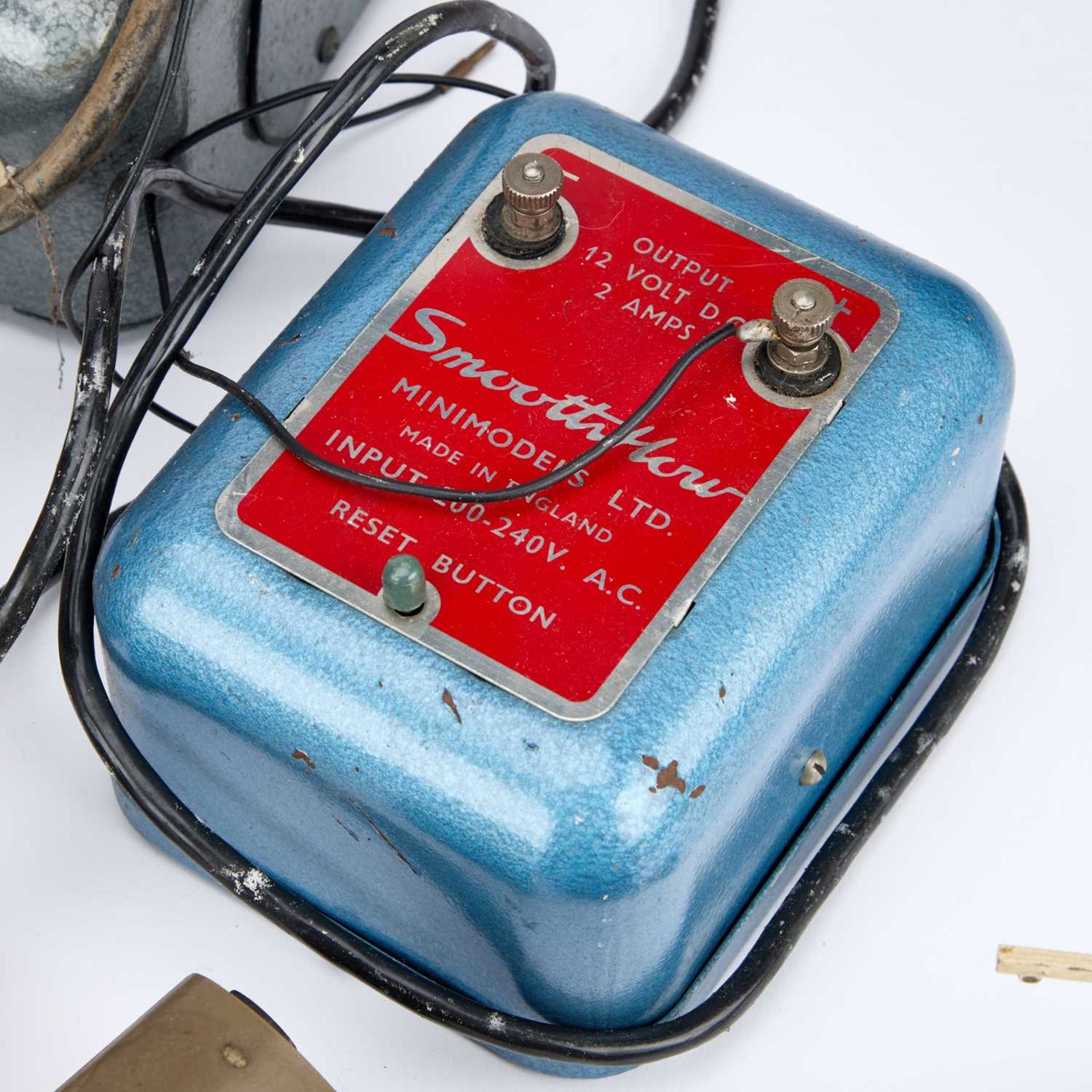 A COLLECTION OF VINTAGE ‘OO’ GAUGE MODEL RAILWAY ITEMS - Image 5 of 8