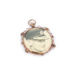 AN EDWARDIAN 9 CARAT GOLD DOUBLE-SIDED PHOTOGRAPH PENDANT