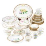 A ROYAL WORCESTER SANDRINGHAM PATTERN SERVICE