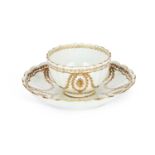 A WORCESTER PORCELAIN TEA BOWL AND SAUCER CIRCA 1785