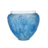 RENÉ LALIQUE (FRENCH, 1860-1945) A NEFLIERS VASE, DESIGNED 1923