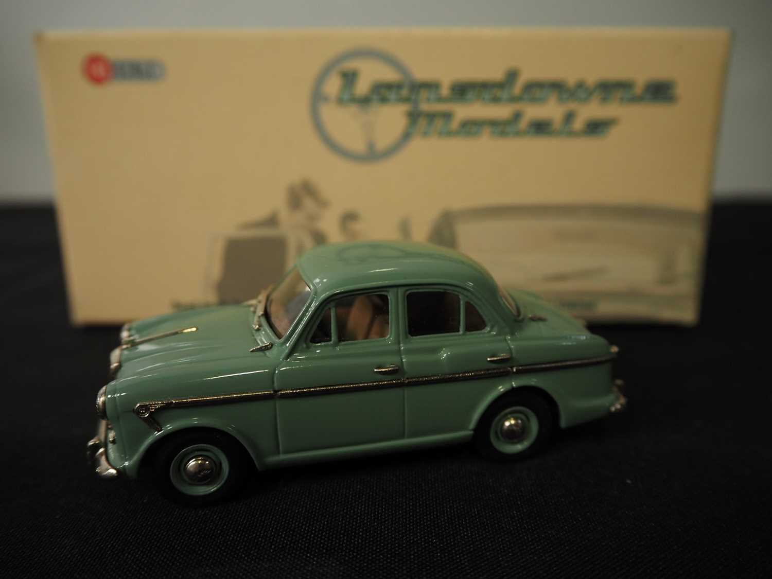 Lansdowne Models 1/43 – Wolseley Saloon 1961 Taupe Mushroom – Métal Blanc LDM6A