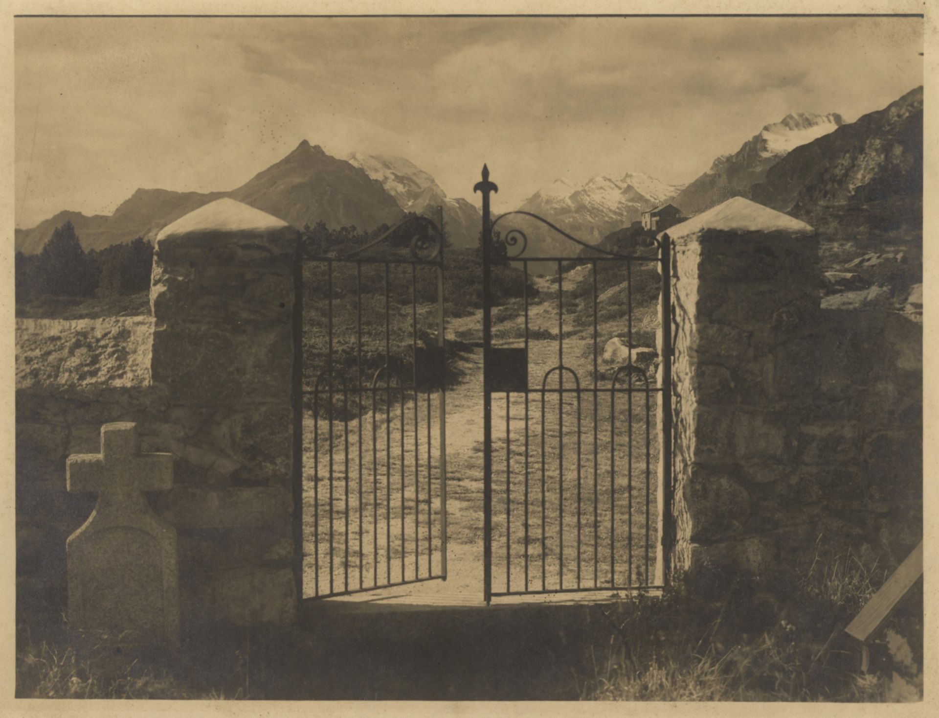 Albert Steiner | Kirchhof in Maloja | Fotografie | 1921