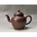 Purple clay palace lantern and purple clay teapot made during the Qianlong period of the Qing Dynast
