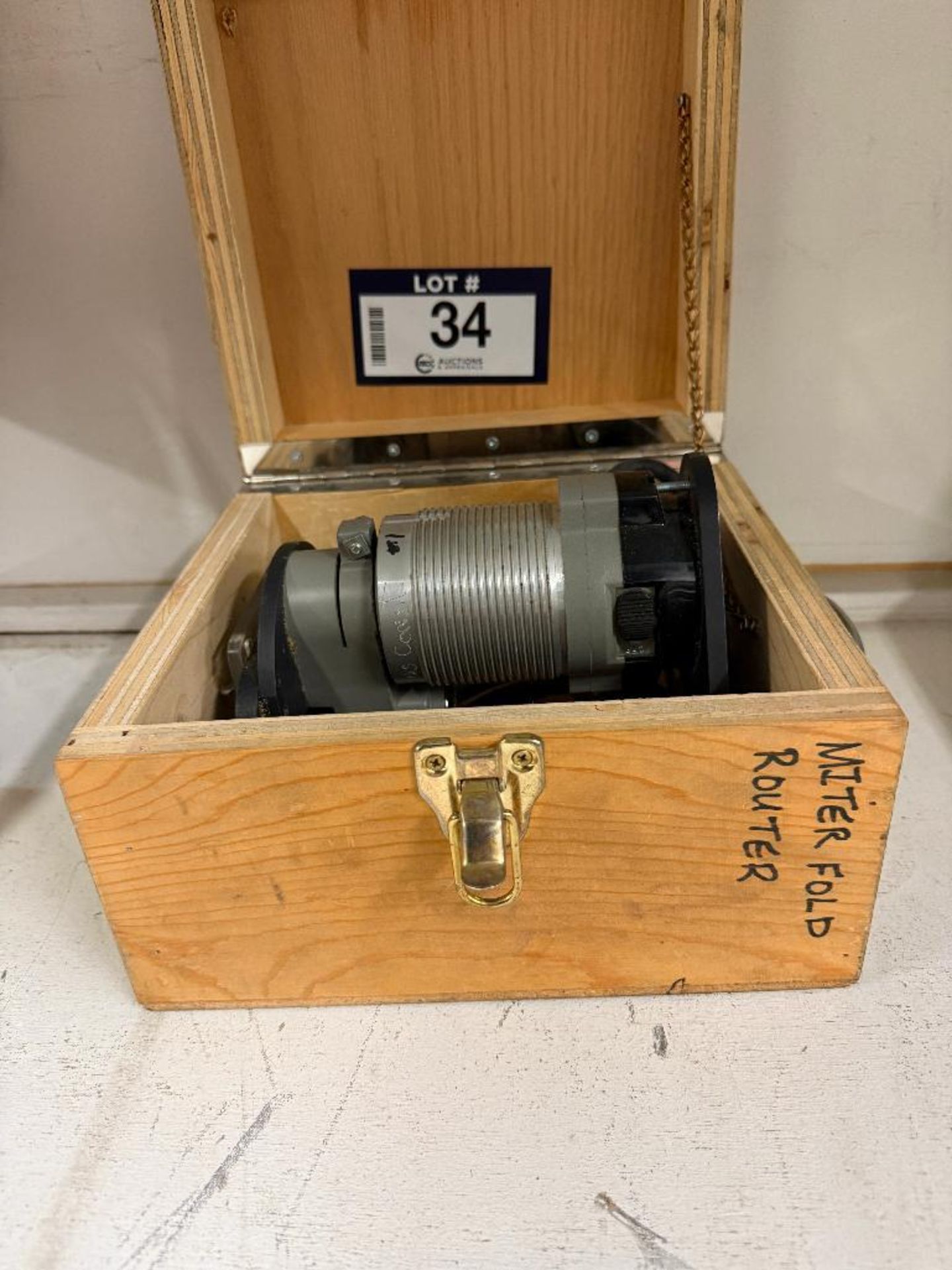 Betterley Miter Fold Router w/ Wood Case