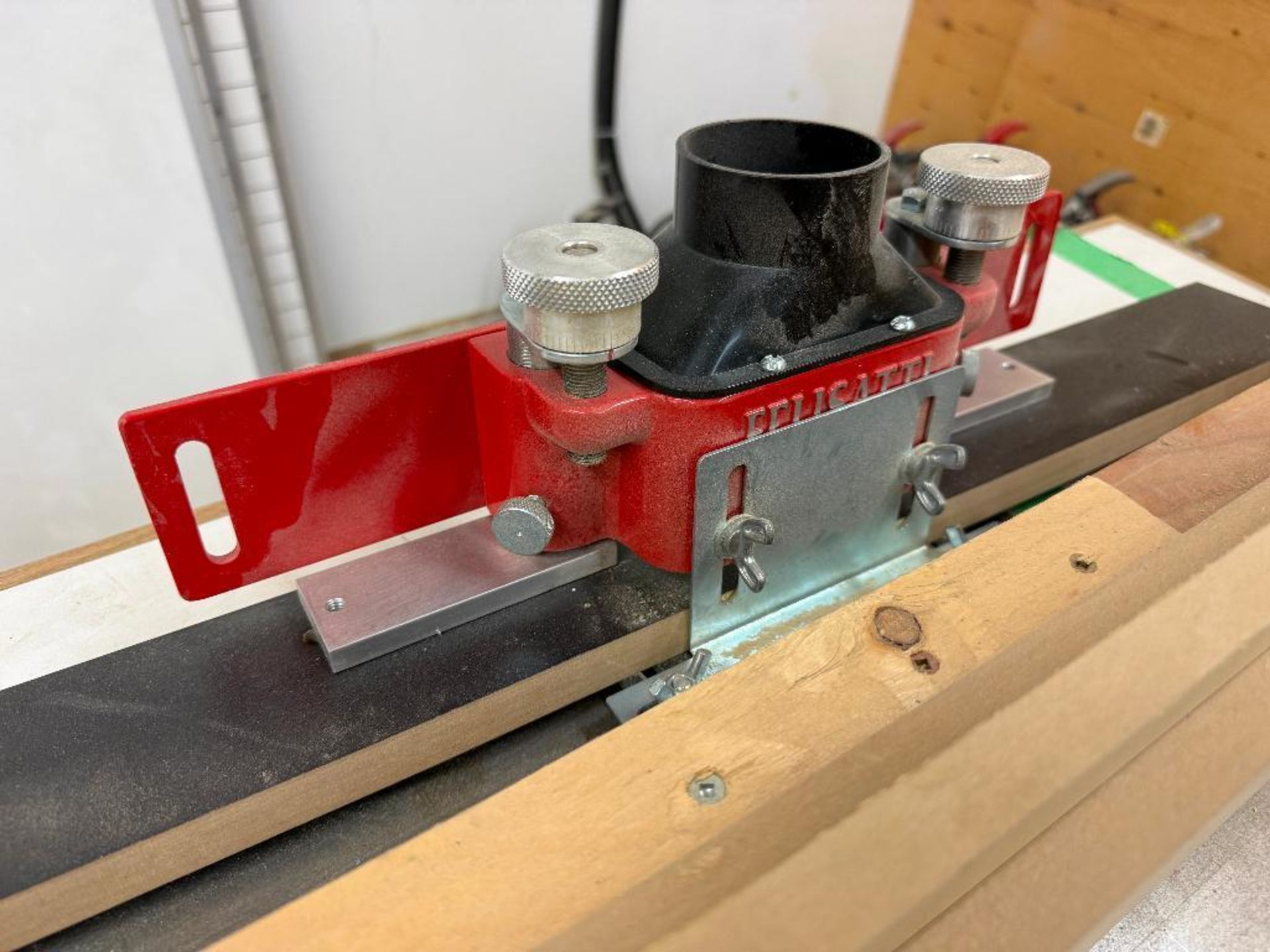 Freud 2 1/4hp Router 13 Amp w/ Table.