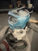 Makita VC3012M 240v Dust Extractor Vacuum