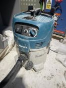 Makita VC3012M 240v Dust Extractor Vacuum