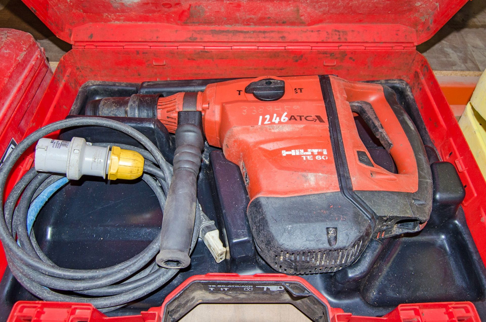 Hilti TE60 110v breaker c/w carry case
