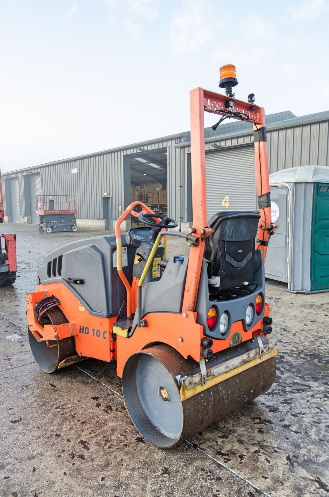 Hamm HD10C VV diesel driven double drum ride on roller Year: 2017 S/N: H1994823 Recorded Hours: - Image 4 of 19