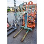 Conquip self-balancing crane forks A1113365