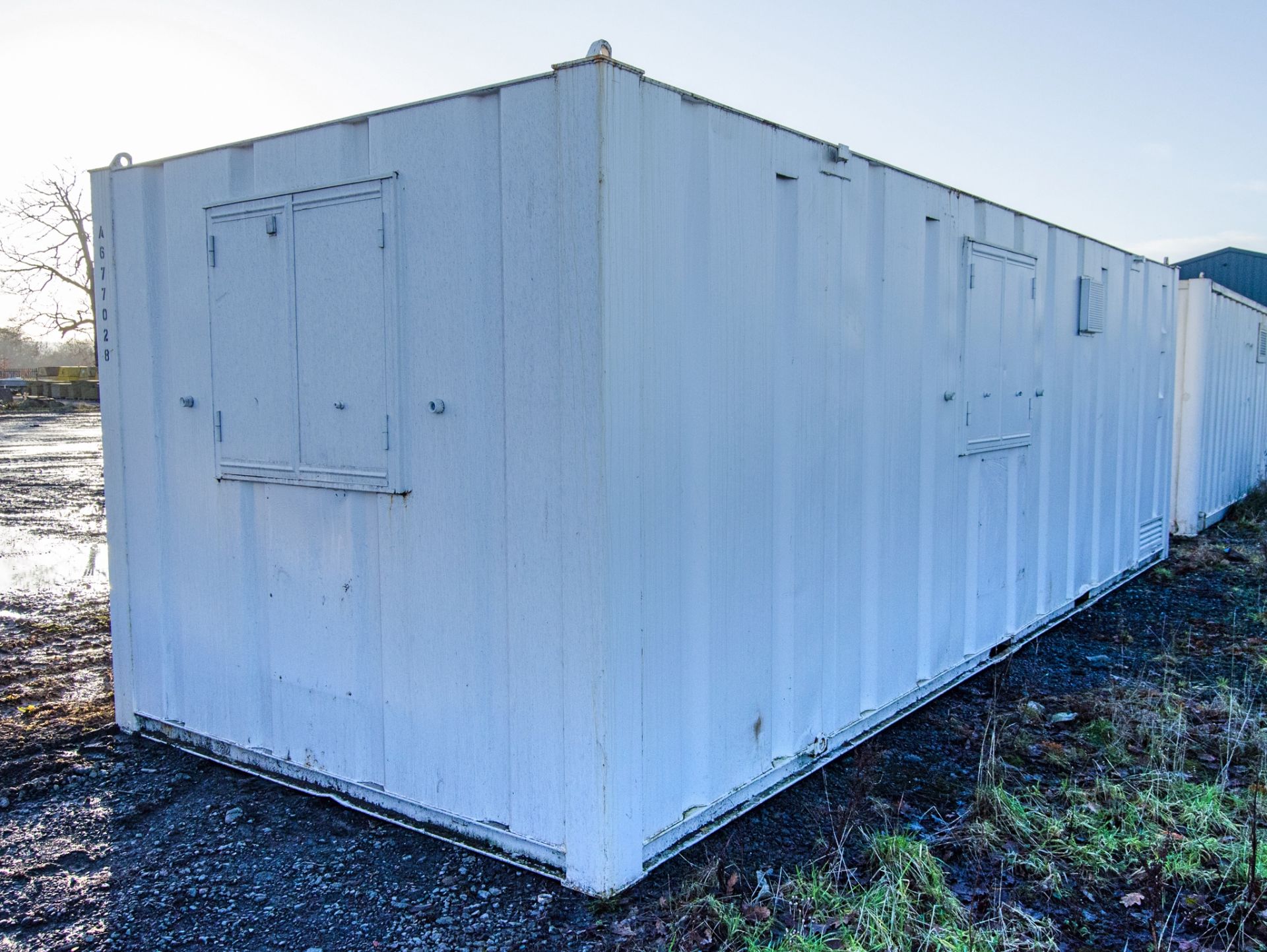 24ft x 9ft steel anti-vandal welfare site unit Comprising of: canteen area, office, toilet & - Image 4 of 10