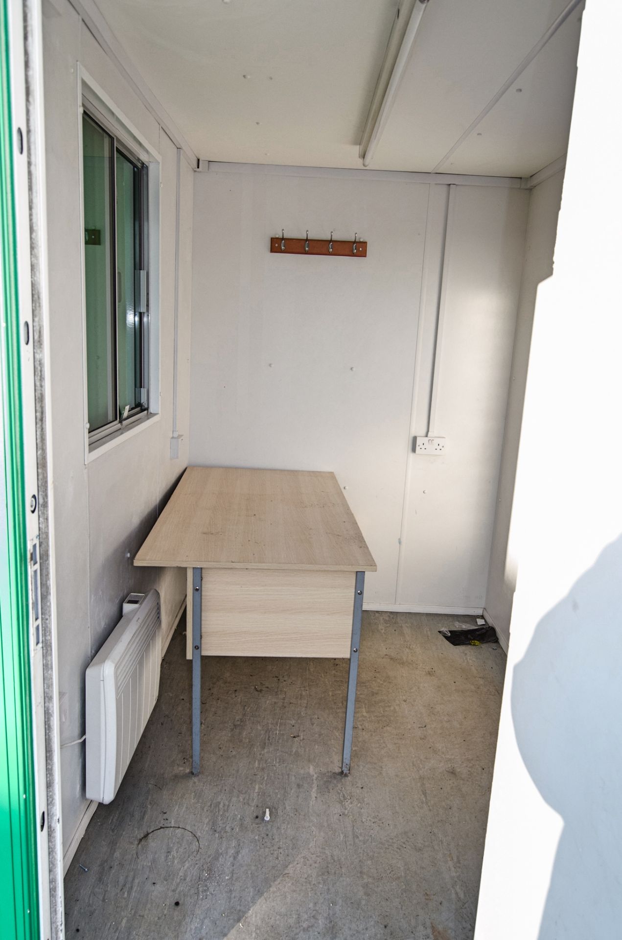 24ft x 9ft steel anti-vandal welfare site unit Comprising of: canteen area, office, toilet & - Image 7 of 10
