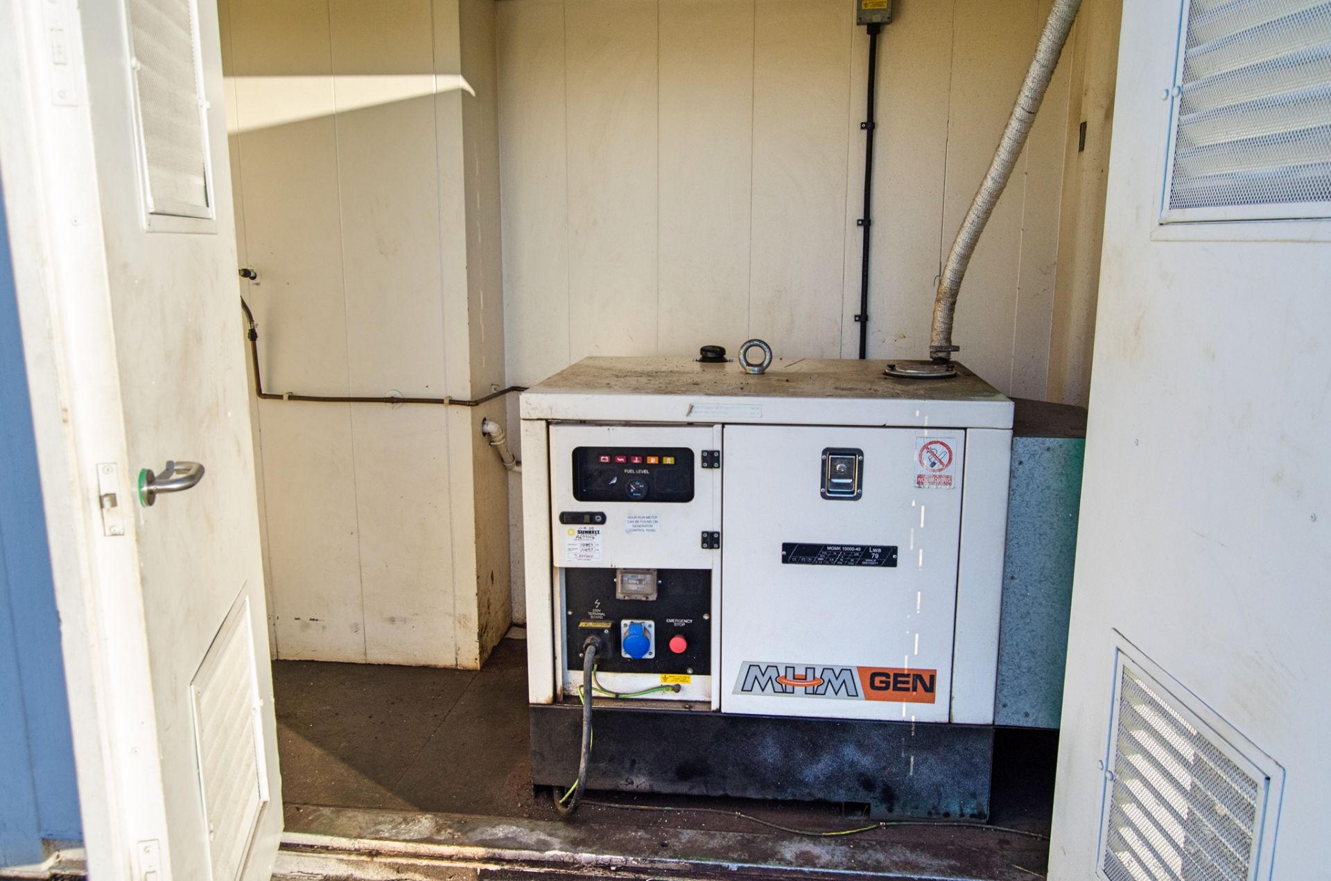 24ft x 9ft steel anti-vandal welfare site unit Comprising of: canteen area, office, toilet & - Image 8 of 9