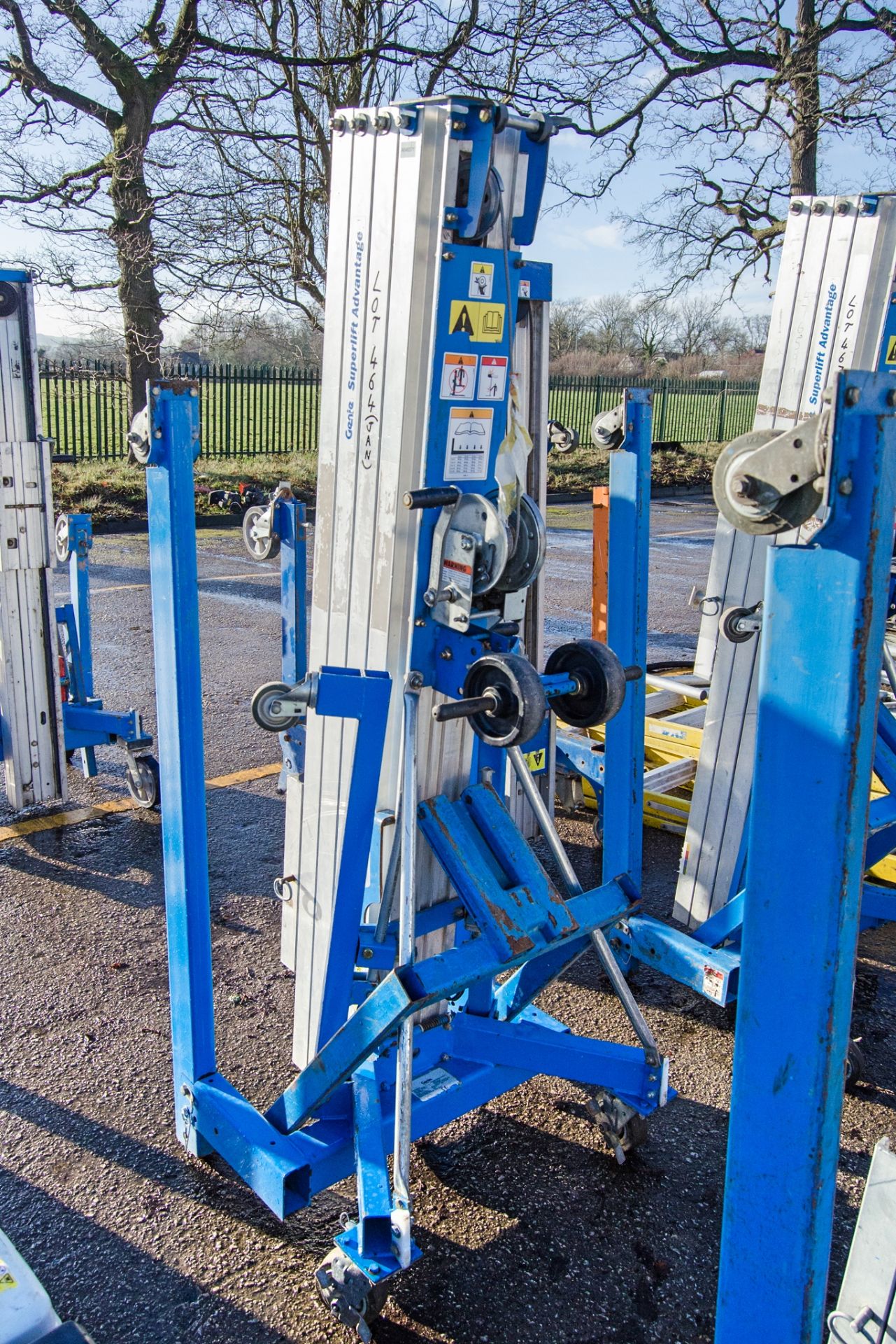 Genie SLA20 manual material hoist A648371 - Image 2 of 2