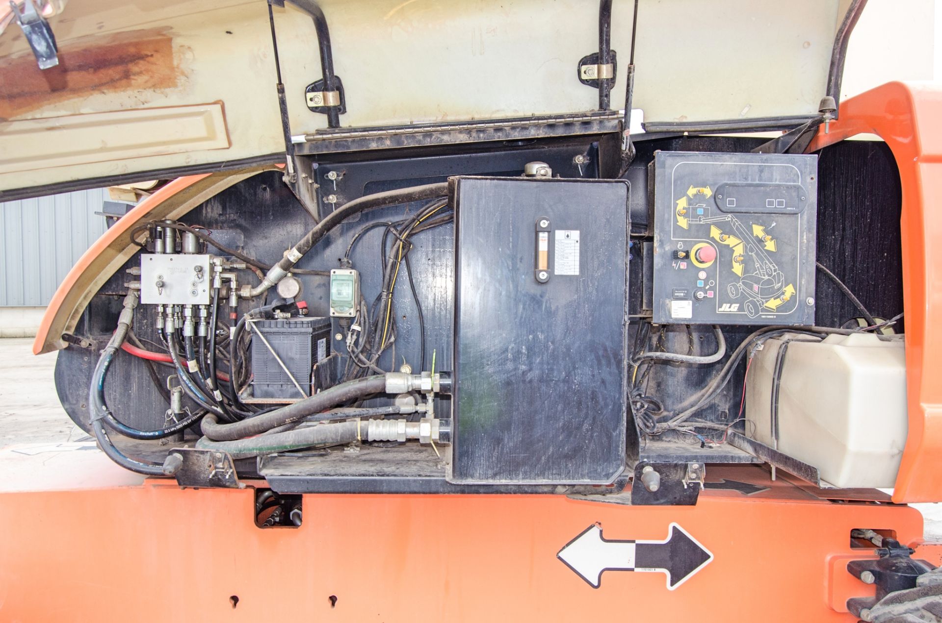 JLG 860 SJ diesel driven articulated boom access platform Year: 2014 S/N: 0300190882 Recorded Hours: - Image 16 of 20