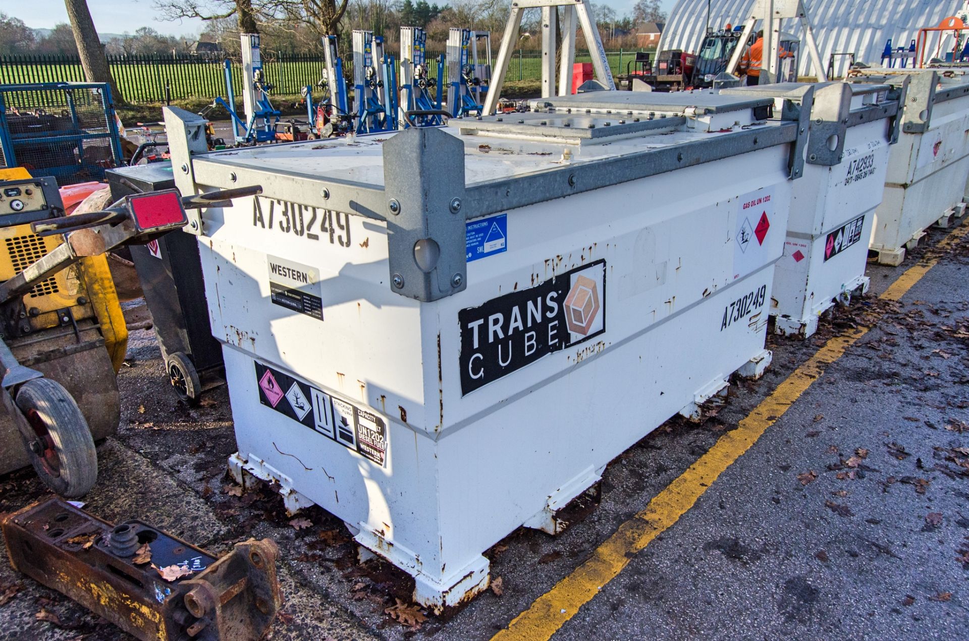 Western 2000 litre steel static bunded fuel bowser c/w manual pump, delivery hose and nozzle - Image 2 of 3