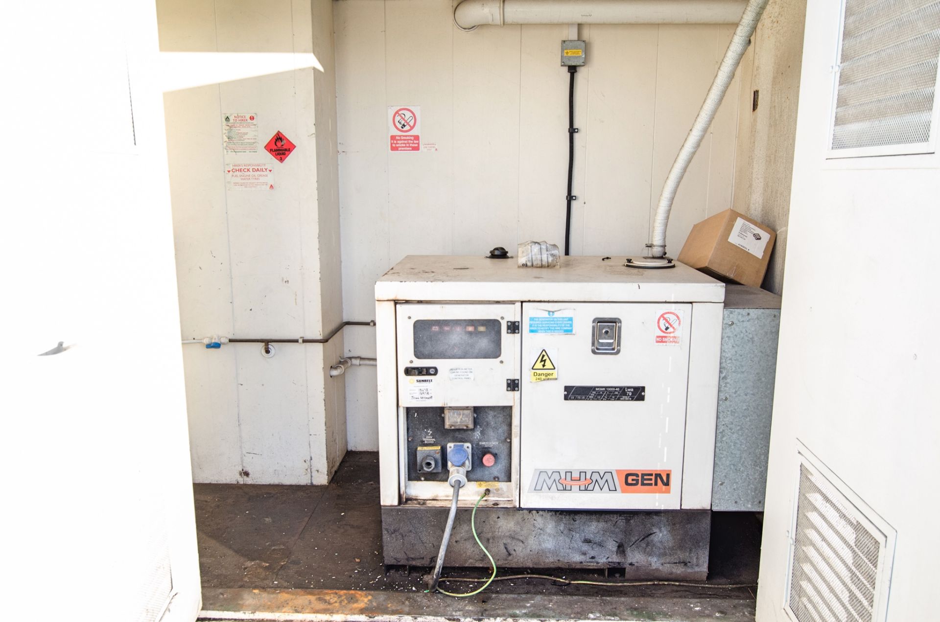 24ft x 9ft steel anti-vandal welfare site unit Comprising of: canteen area, office, toilet & - Image 9 of 10