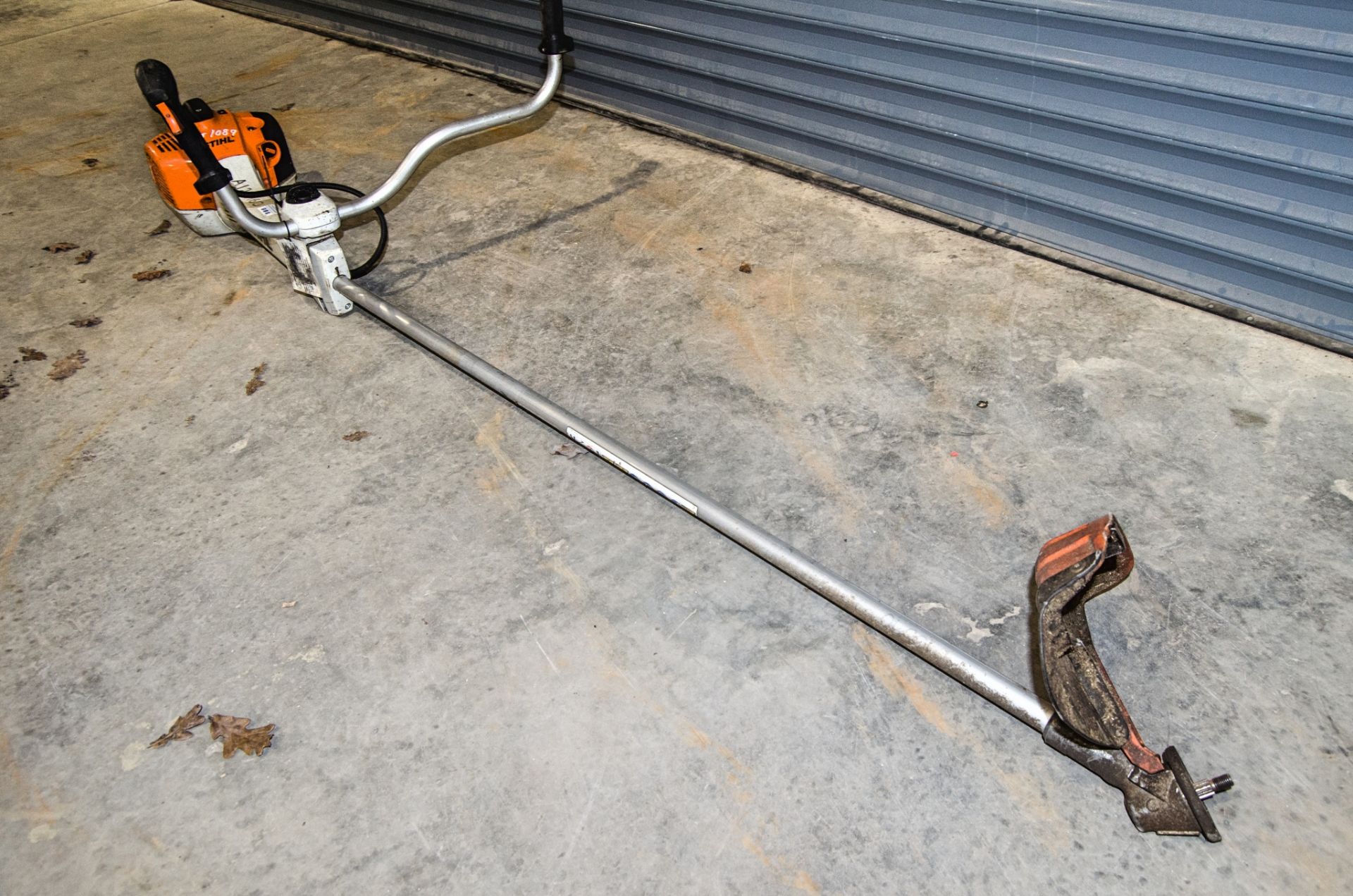 Stihl FS460C petrol driven strimmer A1241760 ** No cutting head & shaft/pole loose ** - Image 2 of 3