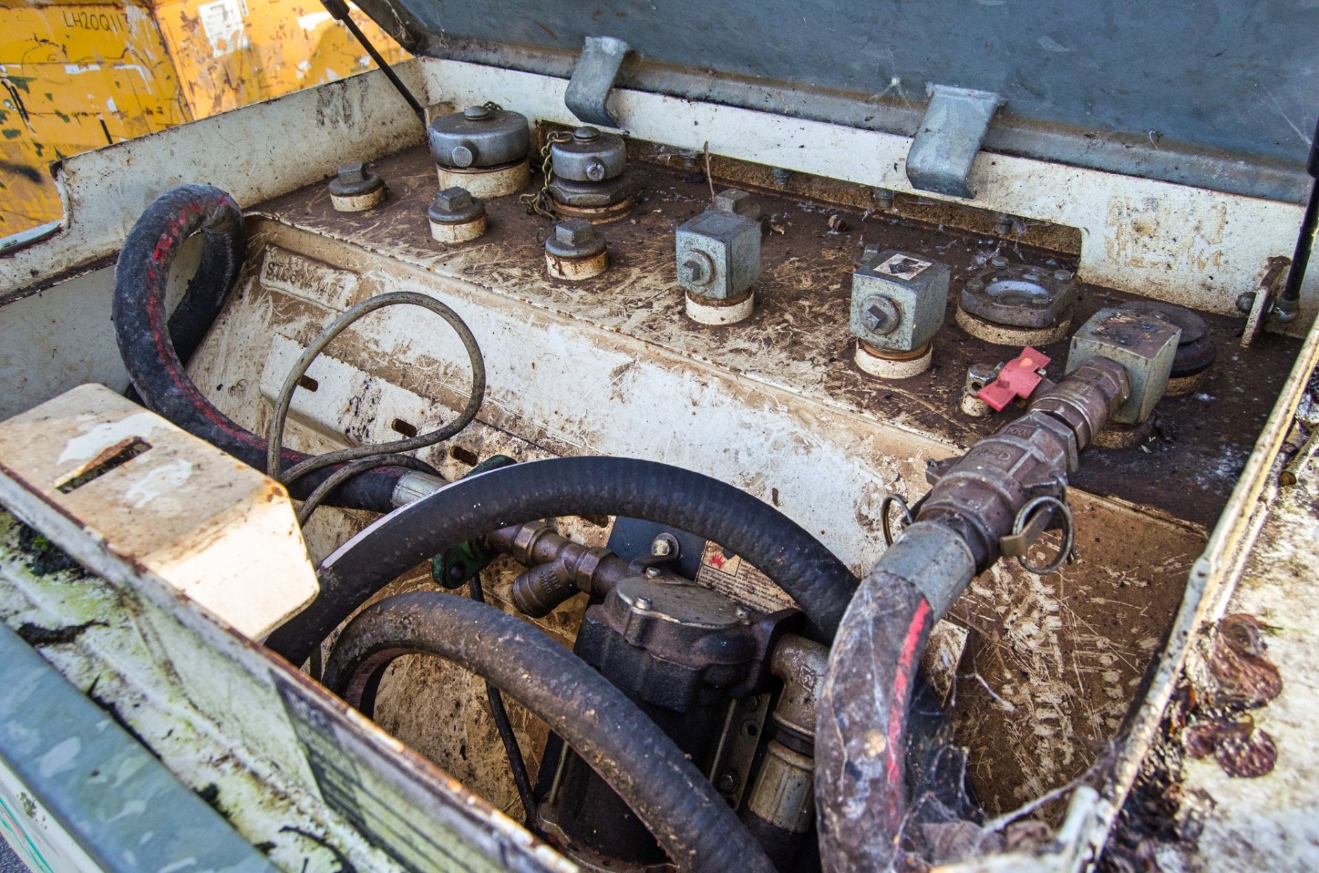 Western 2000 litre steel static bunded fuel bowser c/w 12v electric pump ** No nozzle ** A655012 - Image 3 of 3