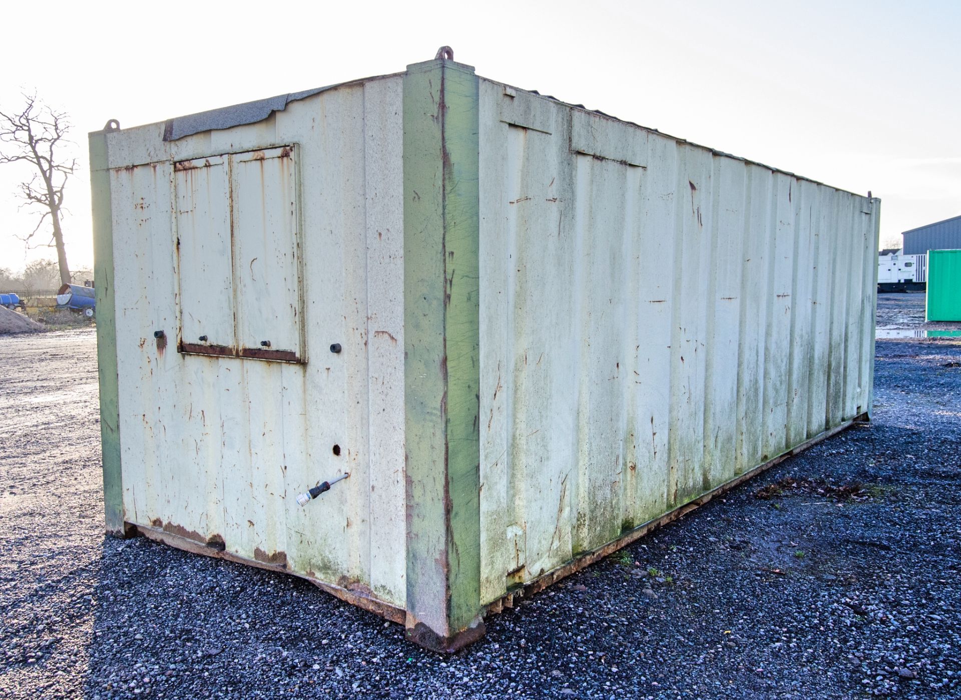 24ft x 9ft steel anti-vandal site canteen unit Comprising of: canteen area & drying room ** No - Image 4 of 7