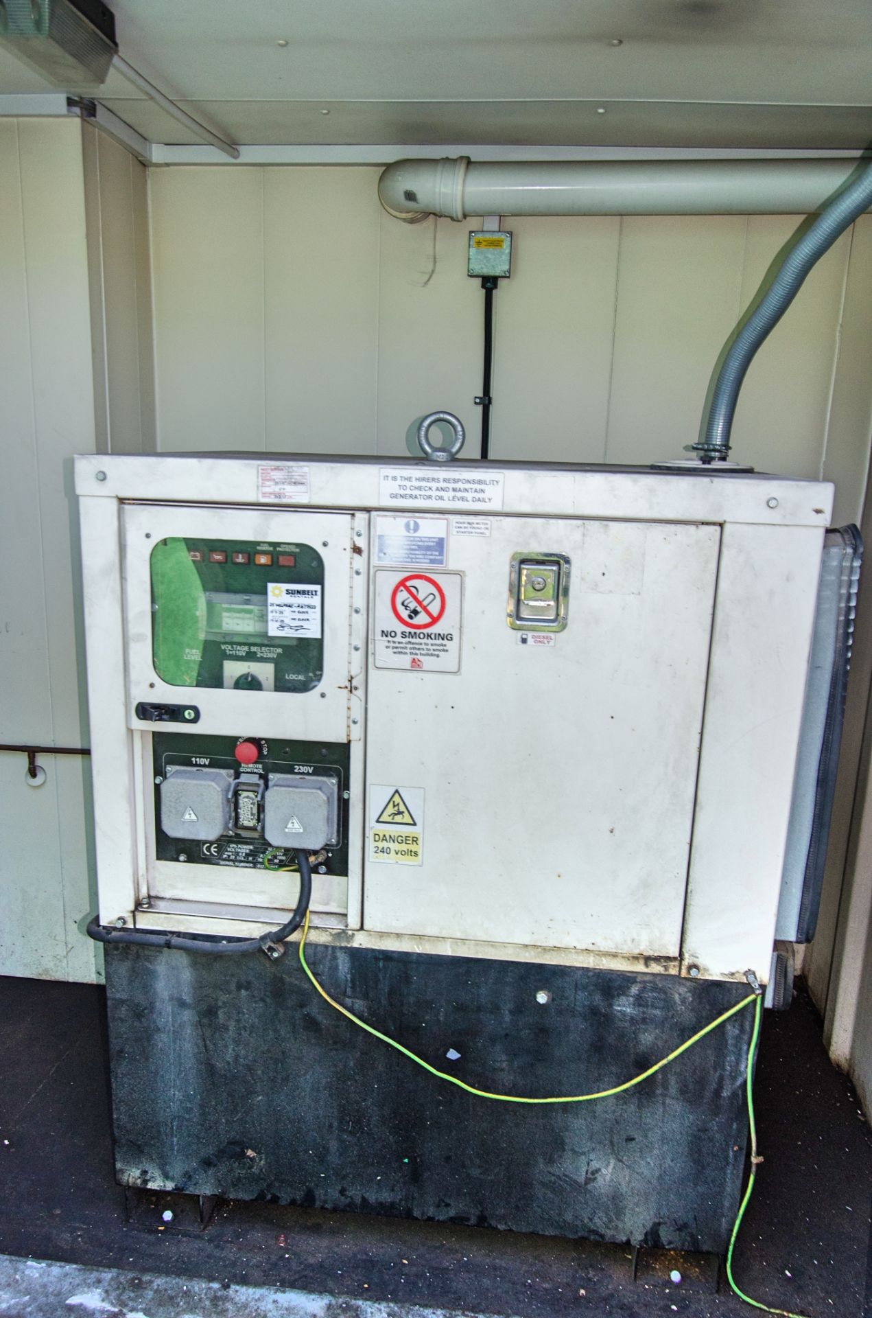 24ft x 9ft steel anti-vandal welfare site unit Comprising of: canteen area, office, toilet & - Image 9 of 10