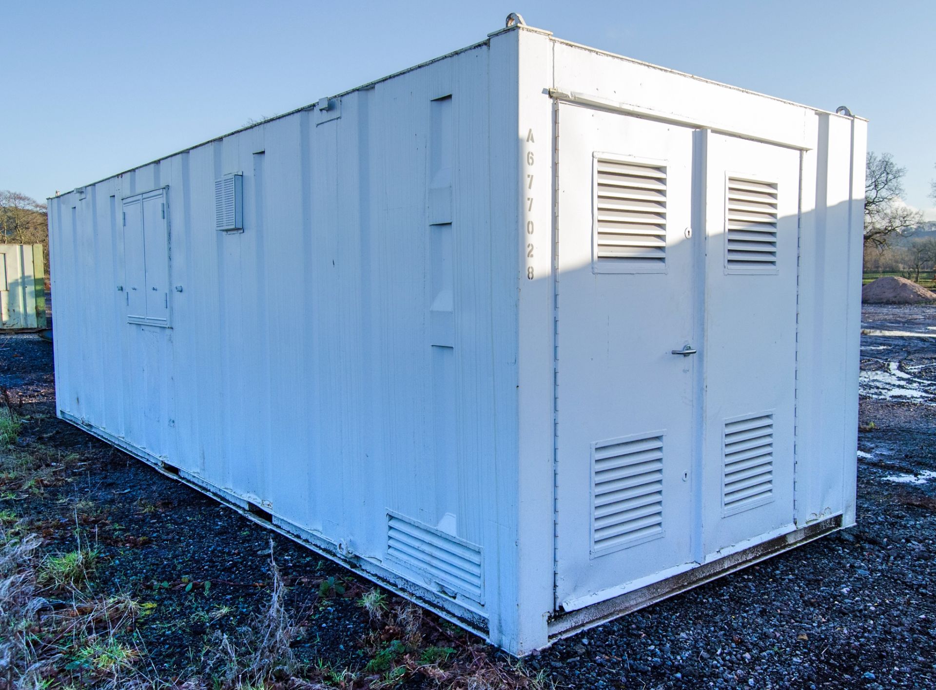 24ft x 9ft steel anti-vandal welfare site unit Comprising of: canteen area, office, toilet & - Image 3 of 10