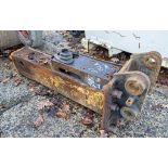 Hydraulic breaker Pin diameter: 35mm Pin centres: 140mm Pin width: 240mm A1084174