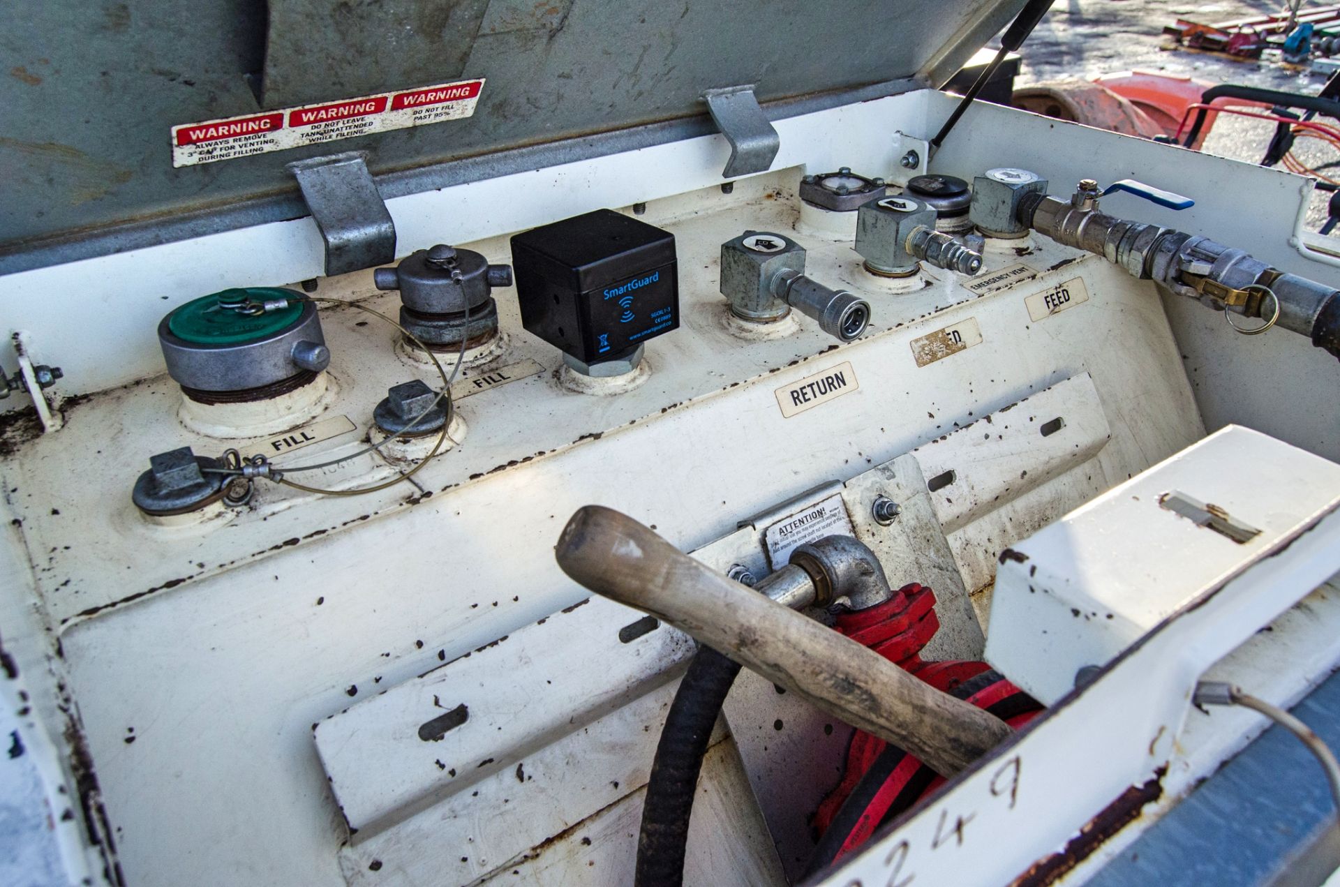 Western 2000 litre steel static bunded fuel bowser c/w manual pump, delivery hose and nozzle - Image 3 of 3