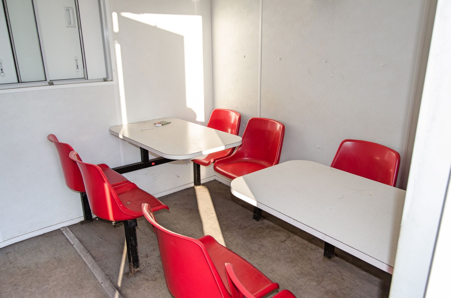 24ft x 9ft steel anti-vandal welfare site unit Comprising of: canteen area, office, toilet & - Image 5 of 10