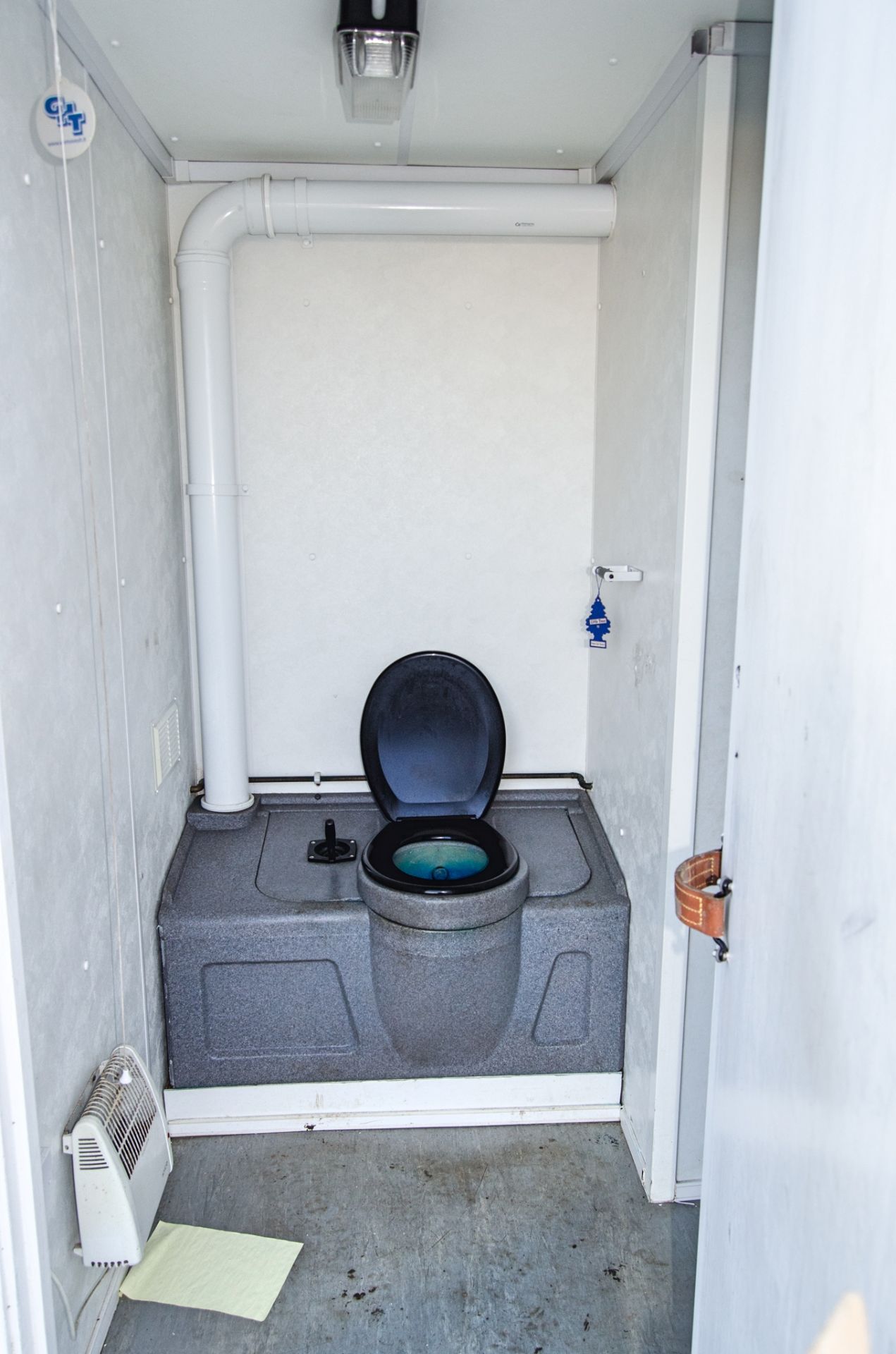 24ft x 9ft steel anti-vandal welfare site unit Comprising of: canteen area, office, toilet & - Image 8 of 10