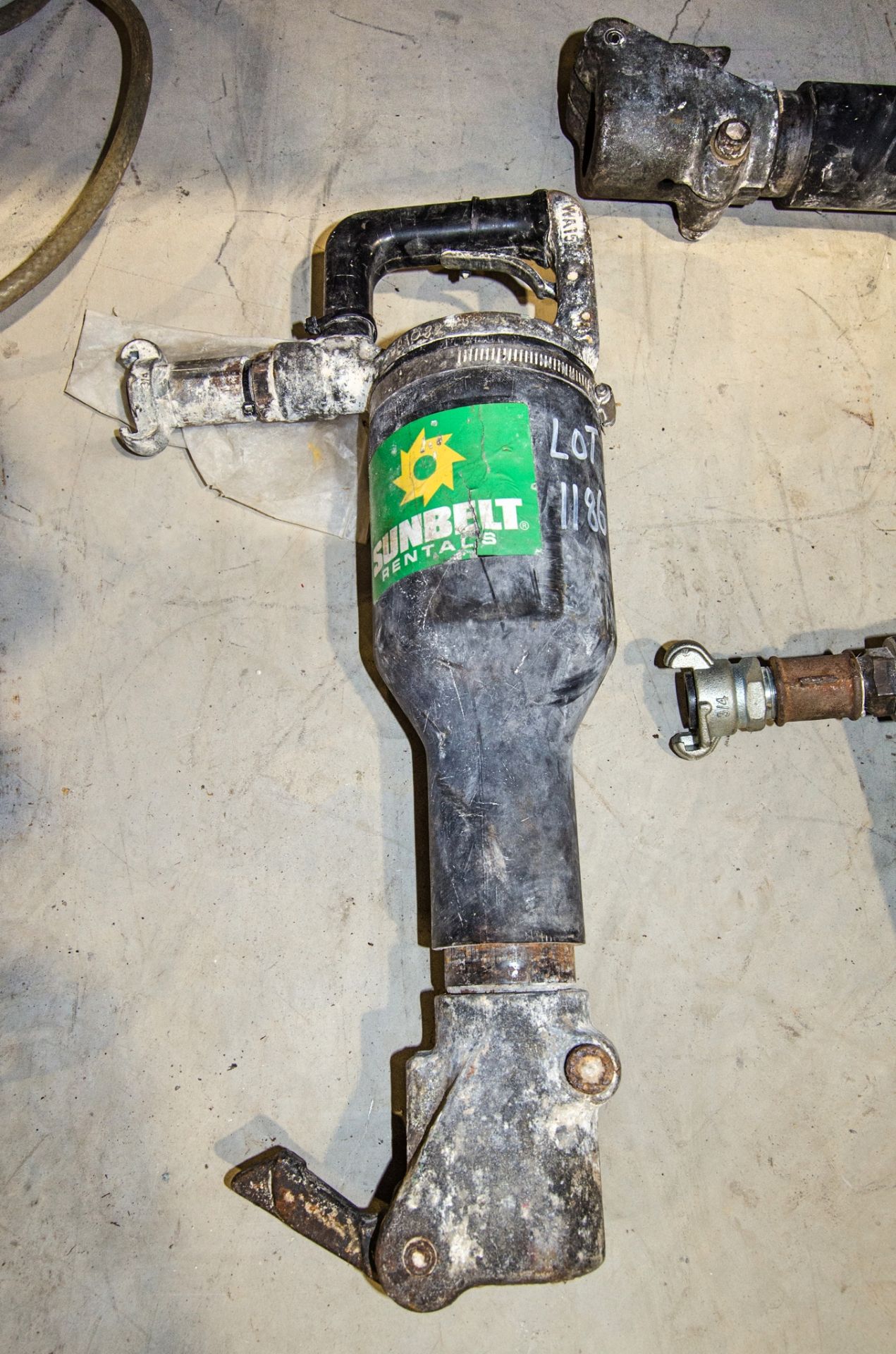 Pneumatic breaker A1082908