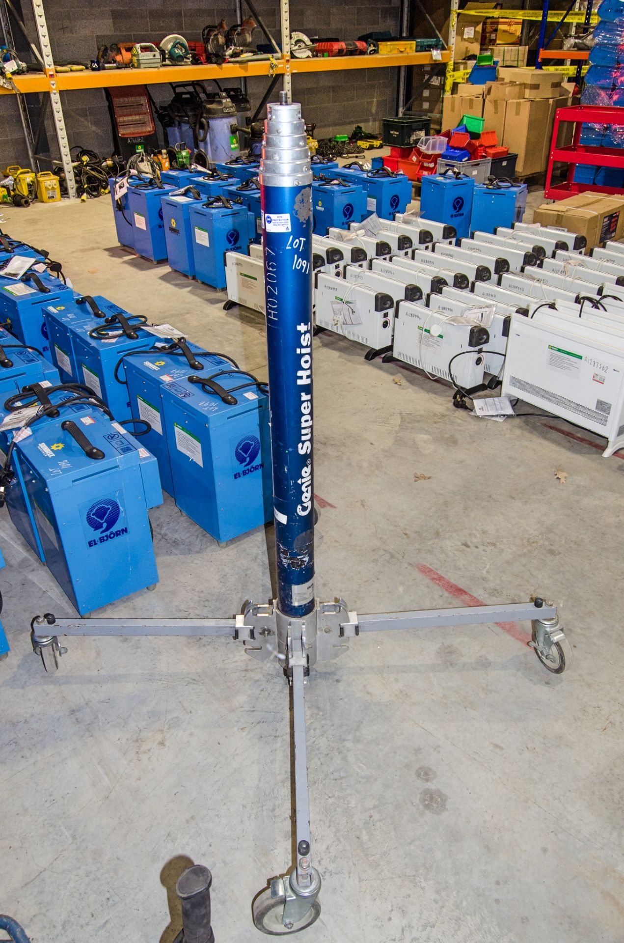 Genie Super Hoist pneumatic plasterboard hoist HO2067