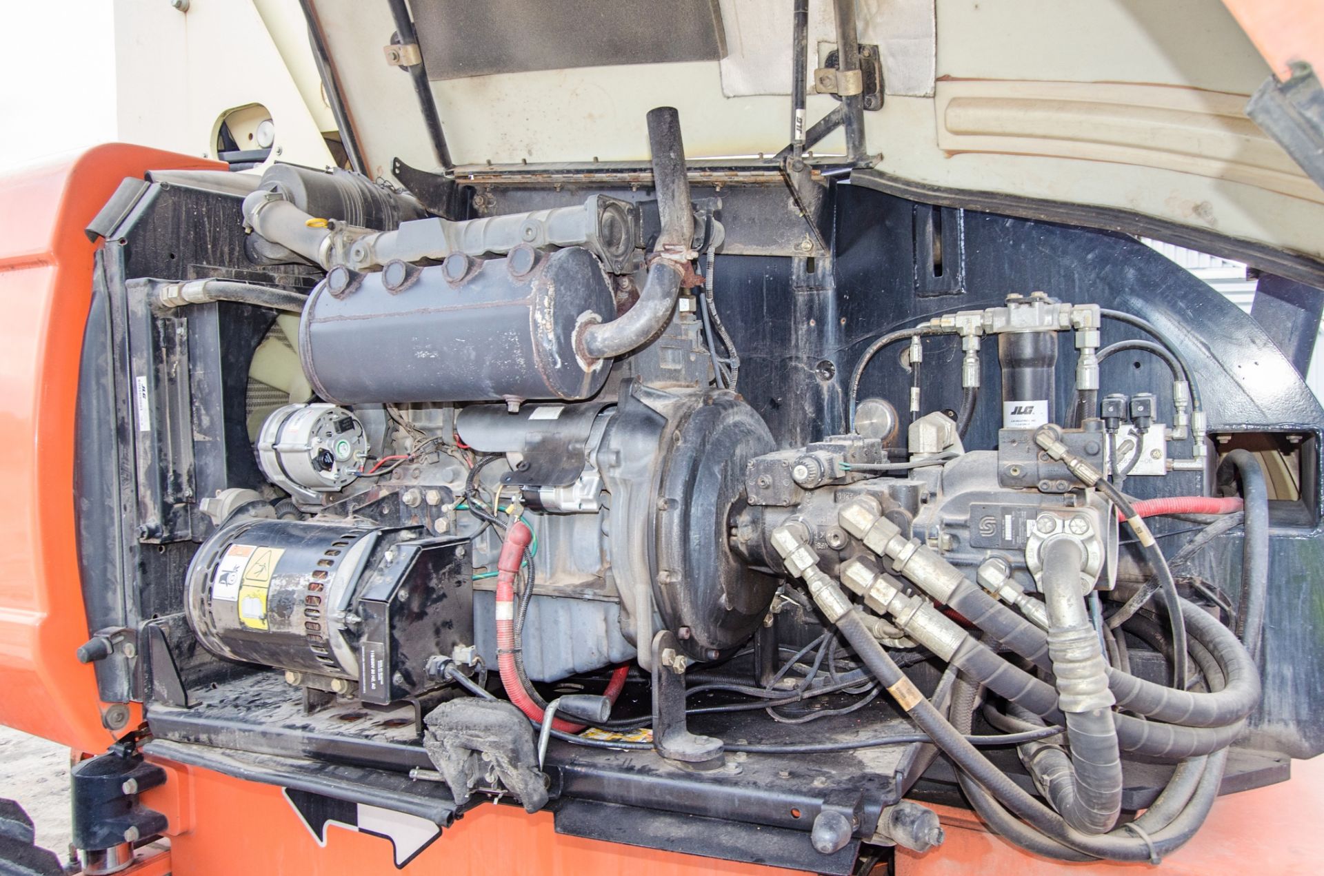 JLG 860 SJ diesel driven articulated boom access platform Year: 2014 S/N: 0300190882 Recorded Hours: - Image 18 of 20