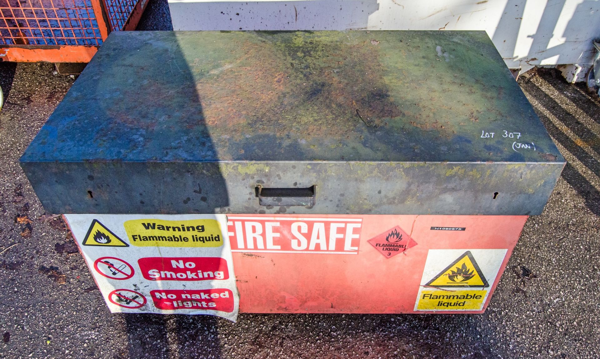 Steel tool store N1090675