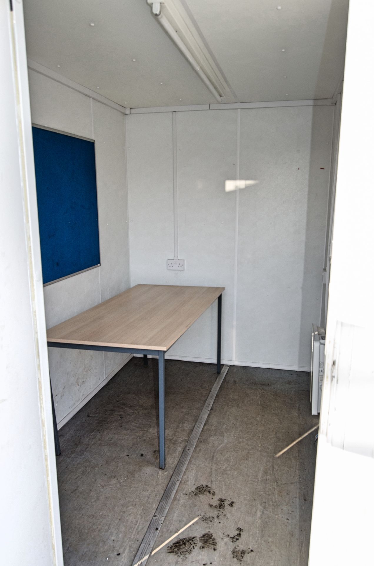 24ft x 9ft steel anti-vandal welfare site unit Comprising of: canteen area, office, toilet & - Image 10 of 10