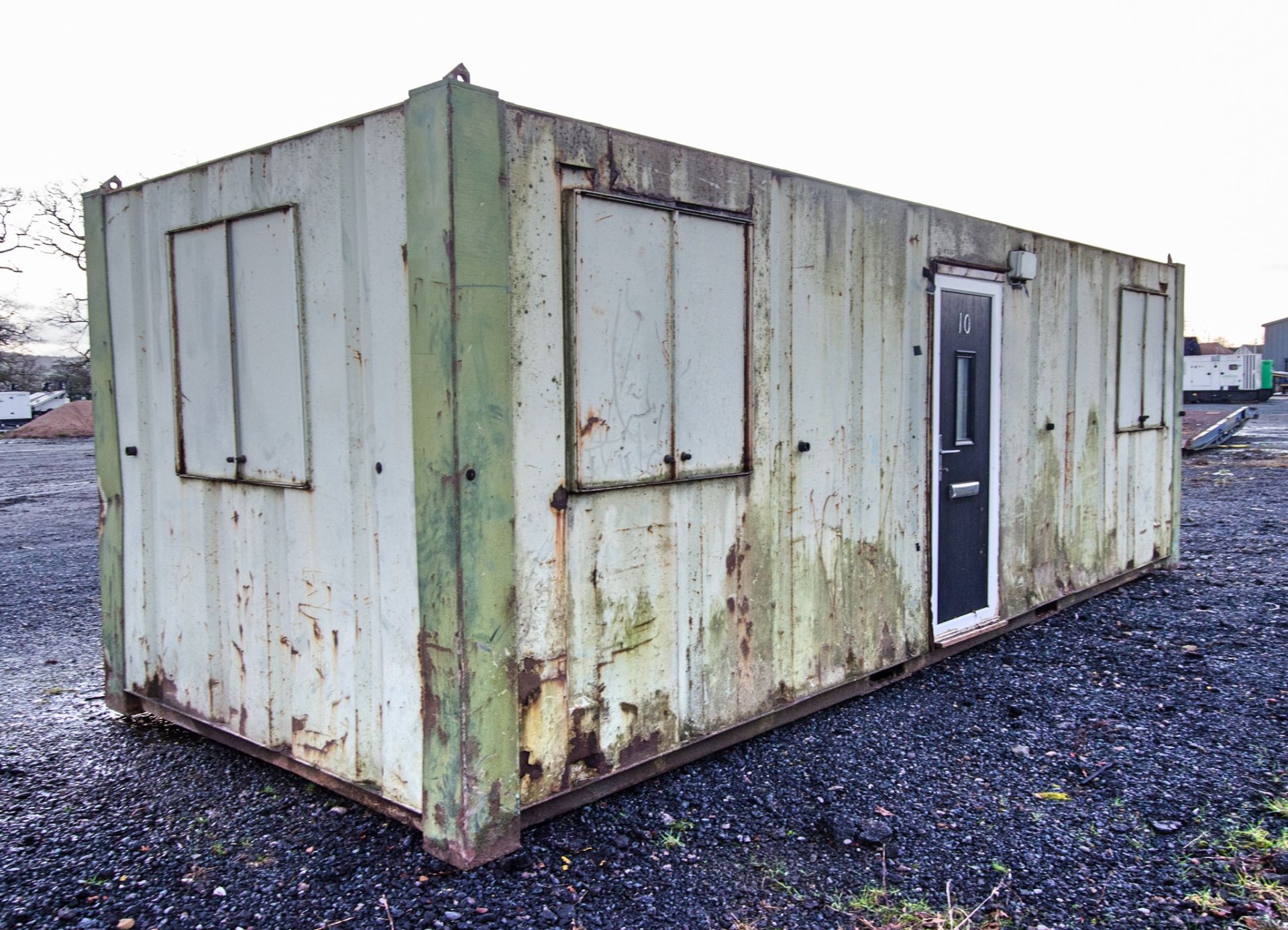 24ft x 9ft steel anti-vandal office unit ** No keys but unlocked ** - Image 2 of 6