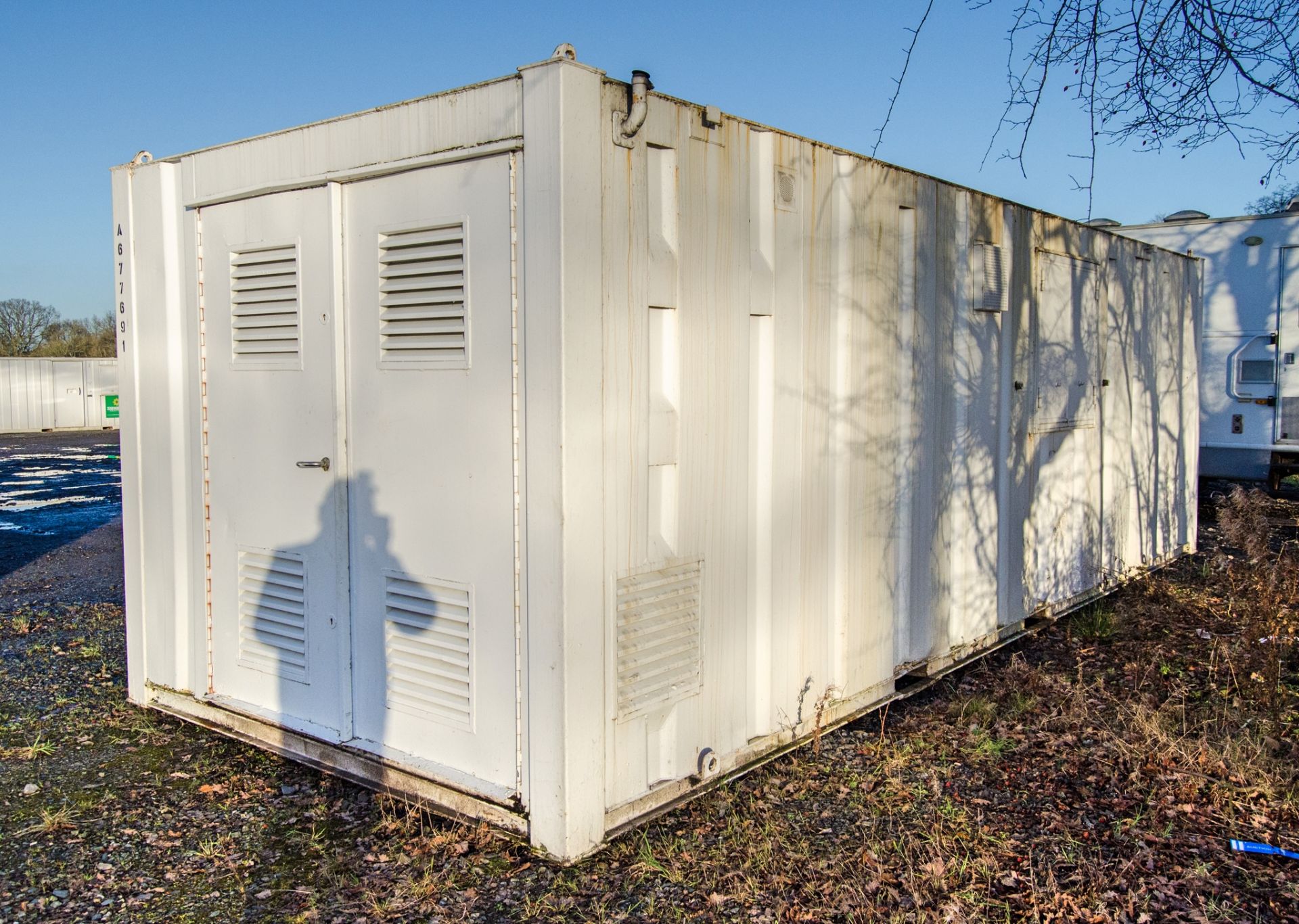 24ft x 9ft steel anti-vandal welfare site unit Comprising of: canteen area, office, toilet & - Image 4 of 10