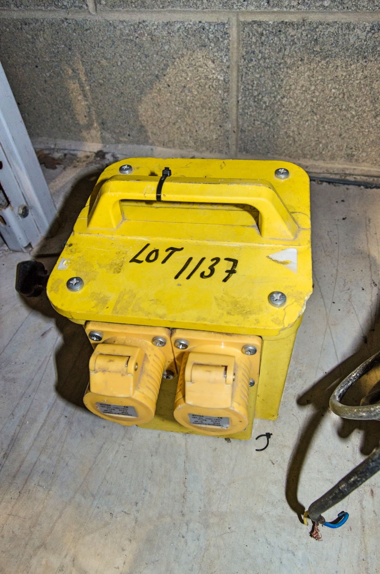 240v to 110v 3 kva transformer A833249